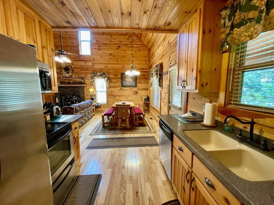 2 Bed Close To Hot Tub #15 *
