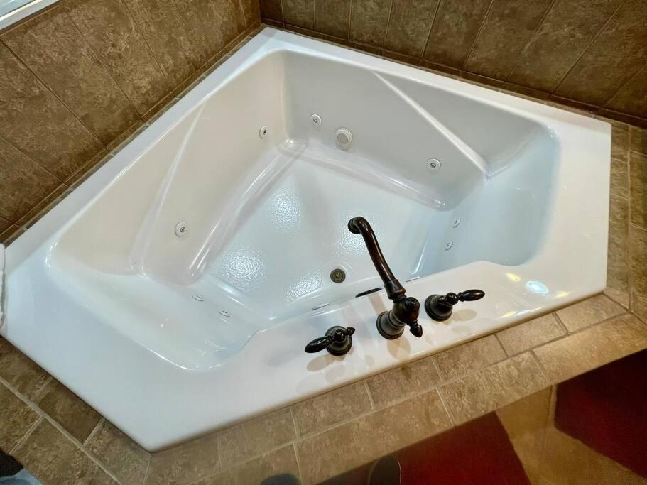 2 Bed Close To Hot Tub #15 * Helen